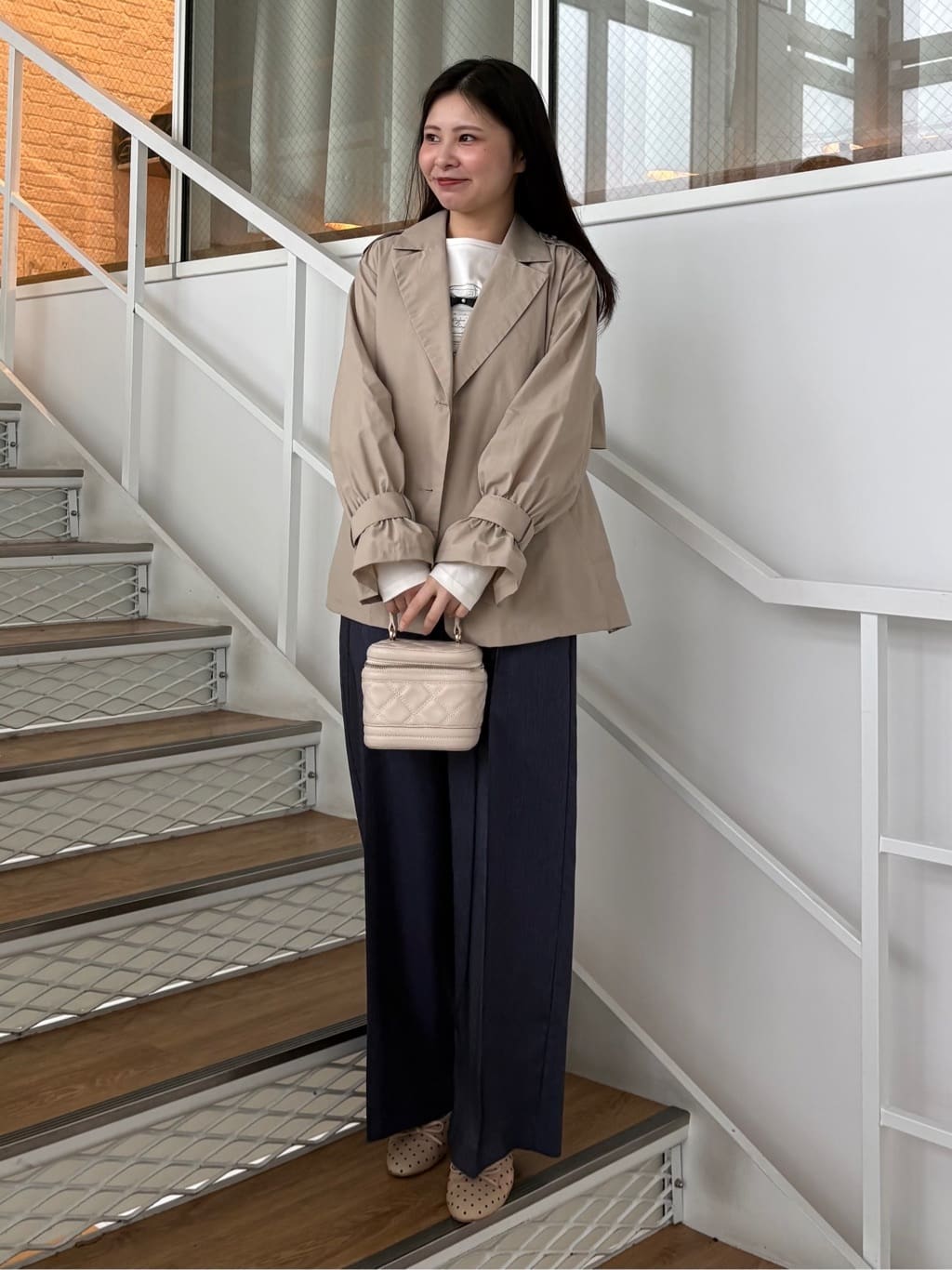 AOIさんの「Couture brooch｜【撥水・洗える】ハーフ トレンチコート」を使ったコーディネート