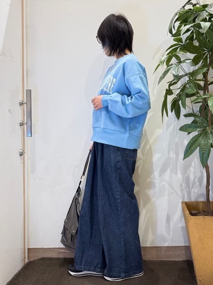 misakiさんの「SHOO･LA･RUE｜【綿100%/洗濯機可/S-LL/選べる4柄】ゆるく決めたい日に プリントアソートスウェット」を使ったコーディネート