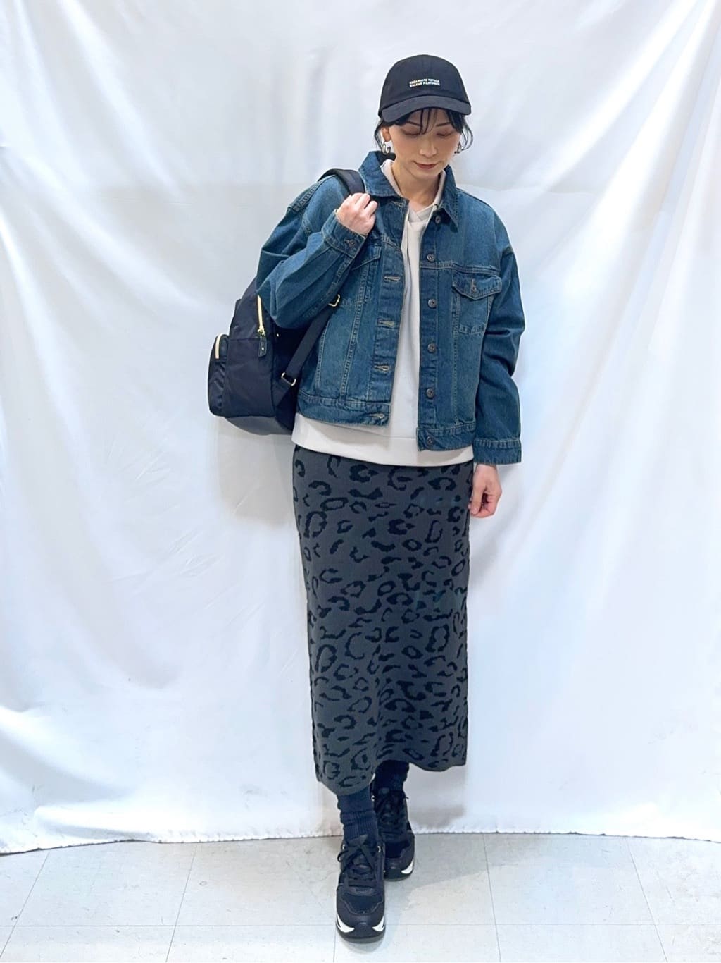 𝐇𝐢𝐫𝐨𝐦𝐢さんの「SHOO･LA･RUE｜【S-LL】シンプルコーデが惹き立つ レオパード柄ニットナロースカート」を使ったコーディネート