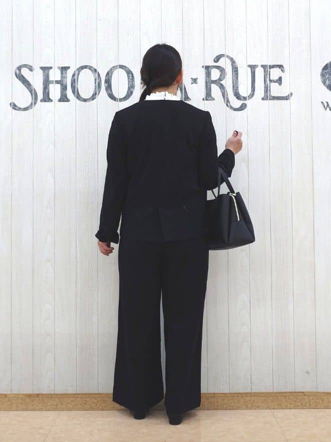 とろろさんの「SHOO･LA･RUE｜【洗濯機可/セットアップ可/S-3L】きちんと楽に。カットジョーゼットノーカラージャケット」を使ったコーディネート