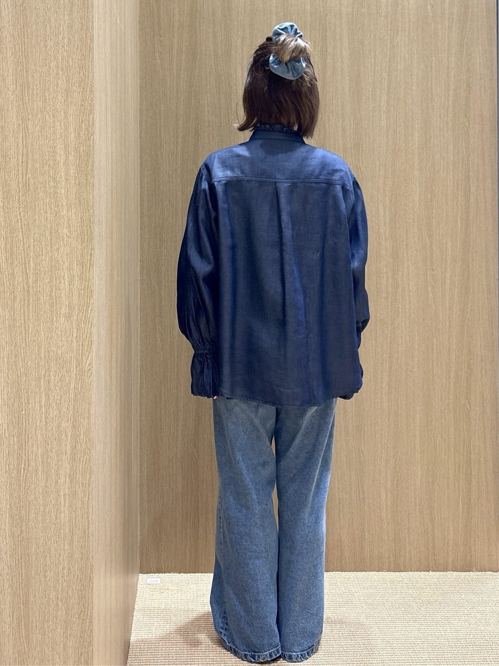 たけねぇさんの「OPAQUE.CLIP｜セルロース混デニムフリルブラウス【洗濯機OK】」を使ったコーディネート