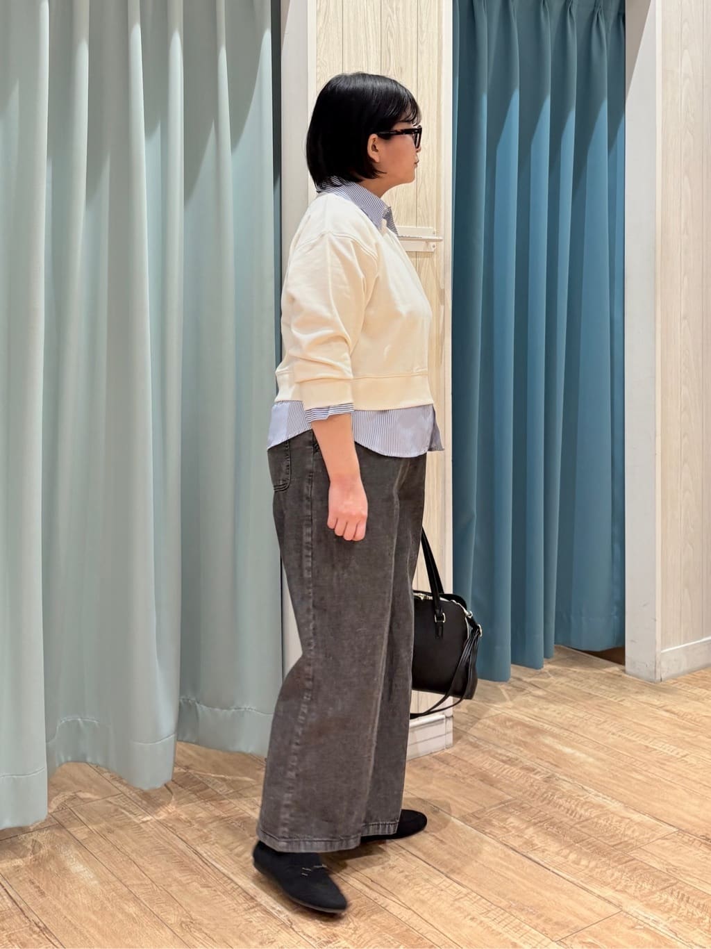 砂糖さんの「SHOO･LA･RUE｜【洗濯機可】1枚でサマ見え シャツレイヤード風 スウェット」を使ったコーディネート