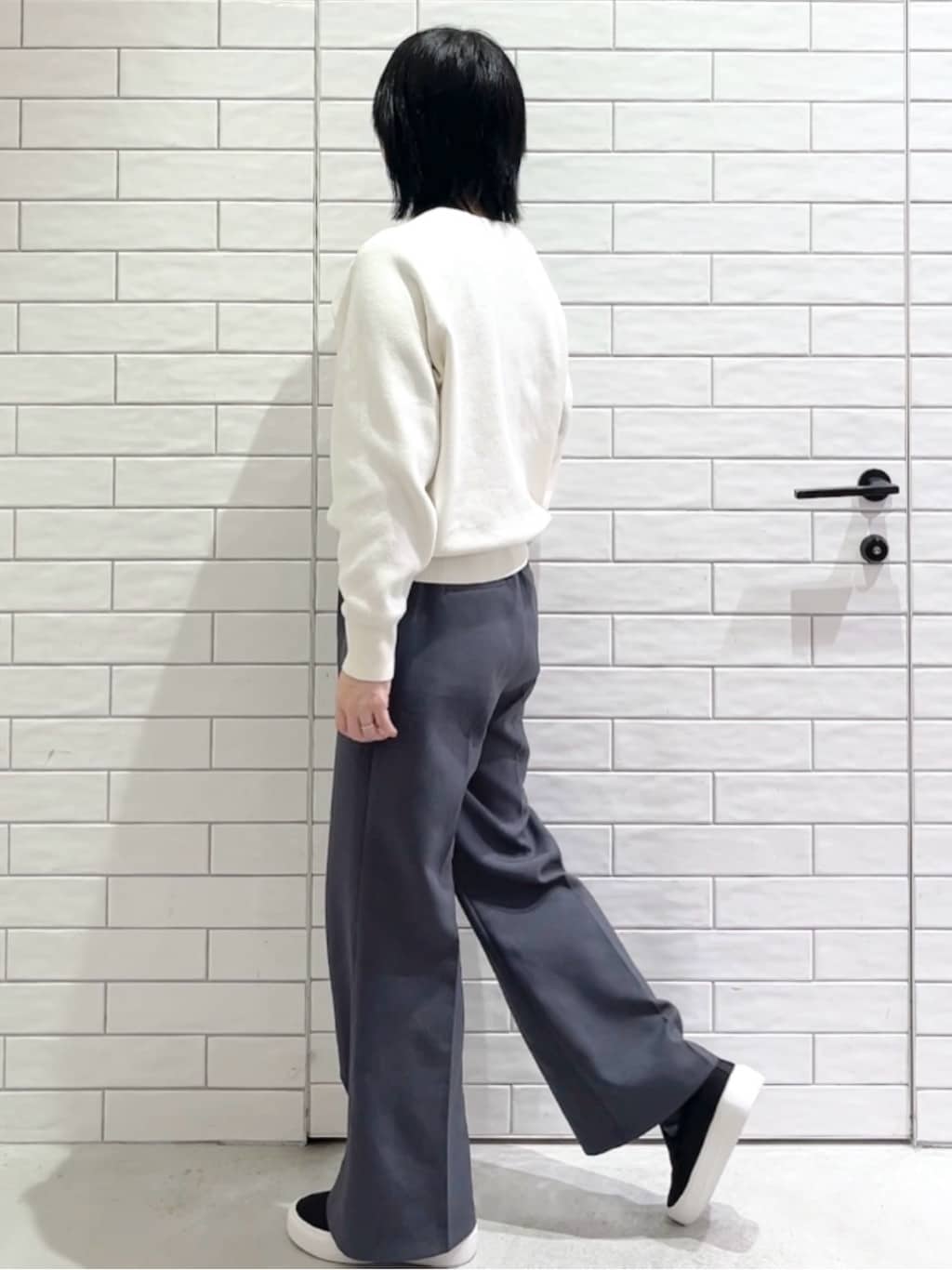 しおりさんの「OPAQUE.CLIP｜スウェットライクニット【洗濯機OK】」を使ったコーディネート