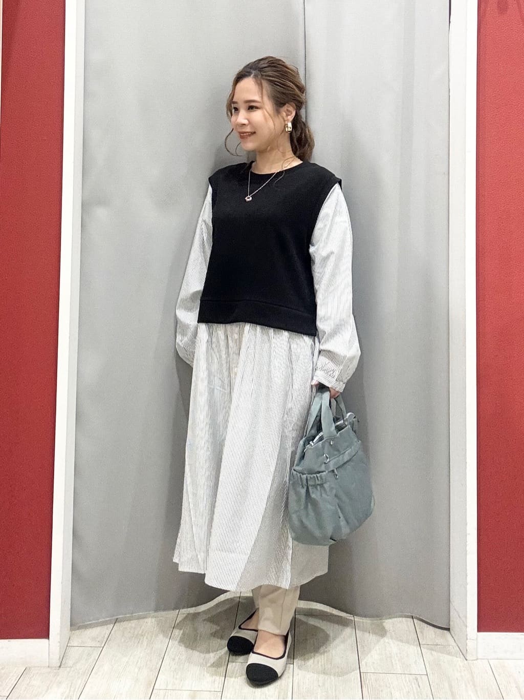 shioさんの「SHOO･LA･RUE｜【S-LL/体型カバー】ストライプが爽やか　ベストドッキングシャツワンピース」を使ったコーディネート