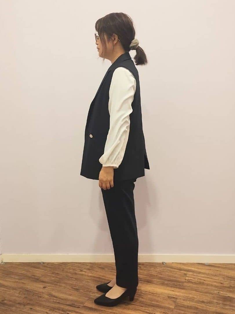 しもさんの「SHOO･LA･RUE｜【セットアップ可/S-LL/洗濯機可】サッと羽織ってこなれ見え ダブルブレストジレ」を使ったコーディネート