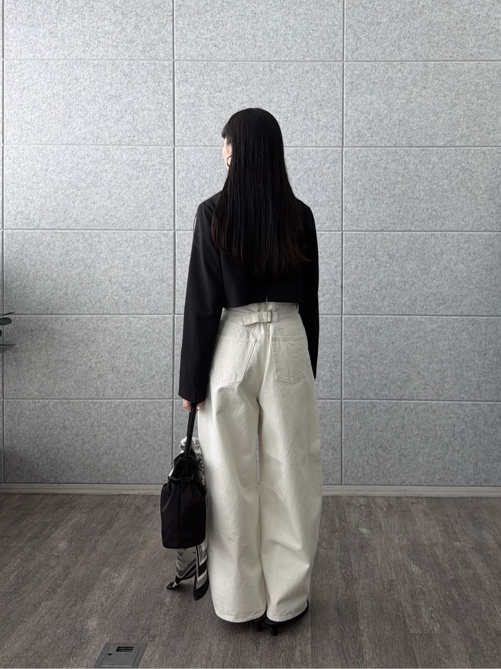 rinaさんの「INDIVI｜クロップドジャケット」を使ったコーディネート
