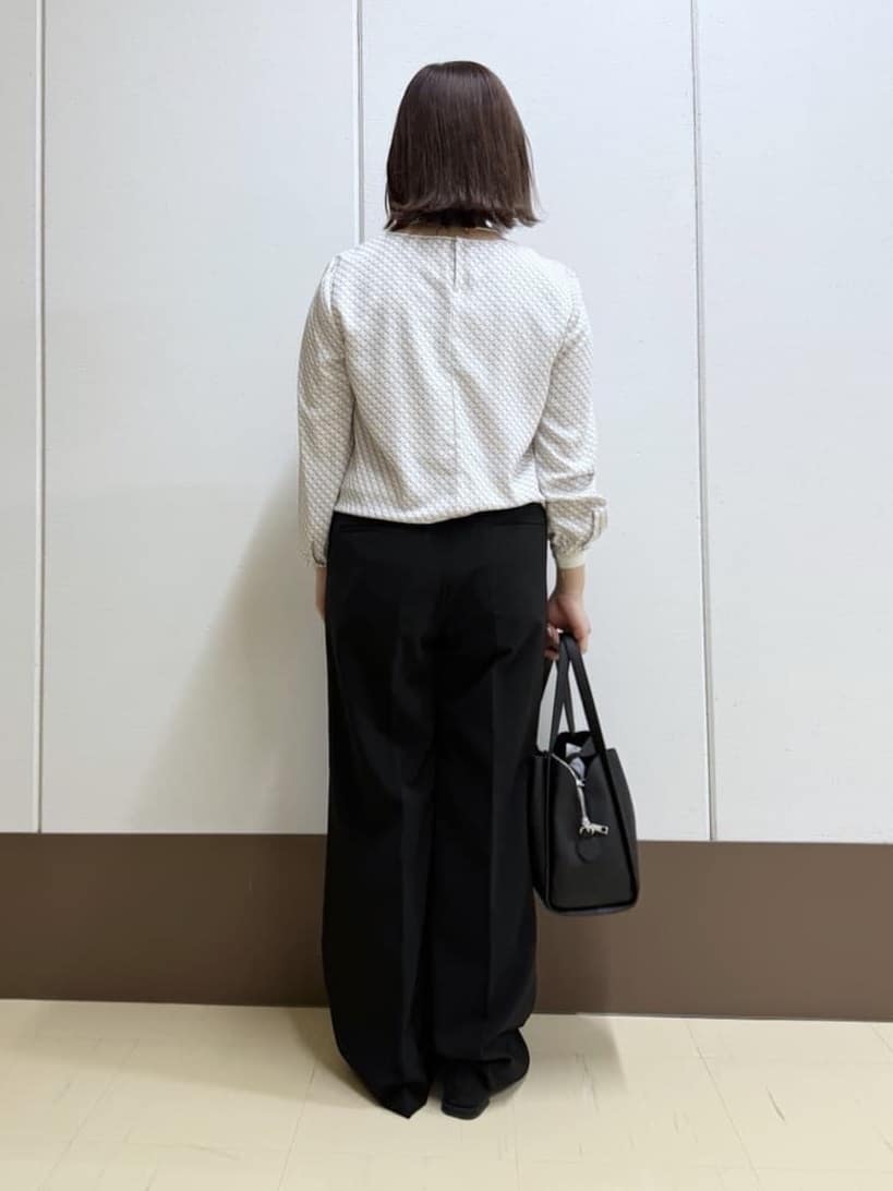 Rikoさんの「INDIVI｜【洗える／透けにくい】ダイヤ柄プリントブラウス」を使ったコーディネート