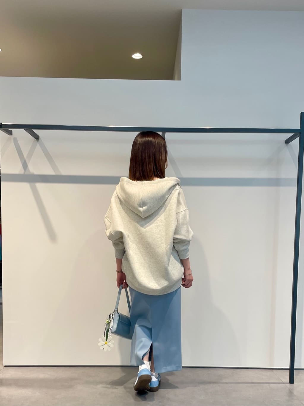 amiさんの「INDIVI｜ビスチェレイヤードニット」を使ったコーディネート