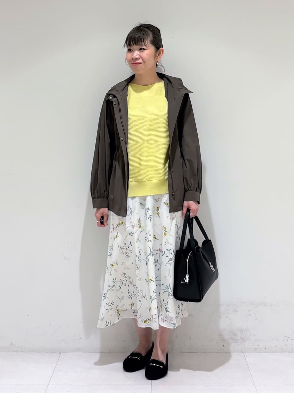 tsuyuさんの「INDIVI｜【合皮／ミドルサイズ】春カラーフォルムバッグ」を使ったコーディネート