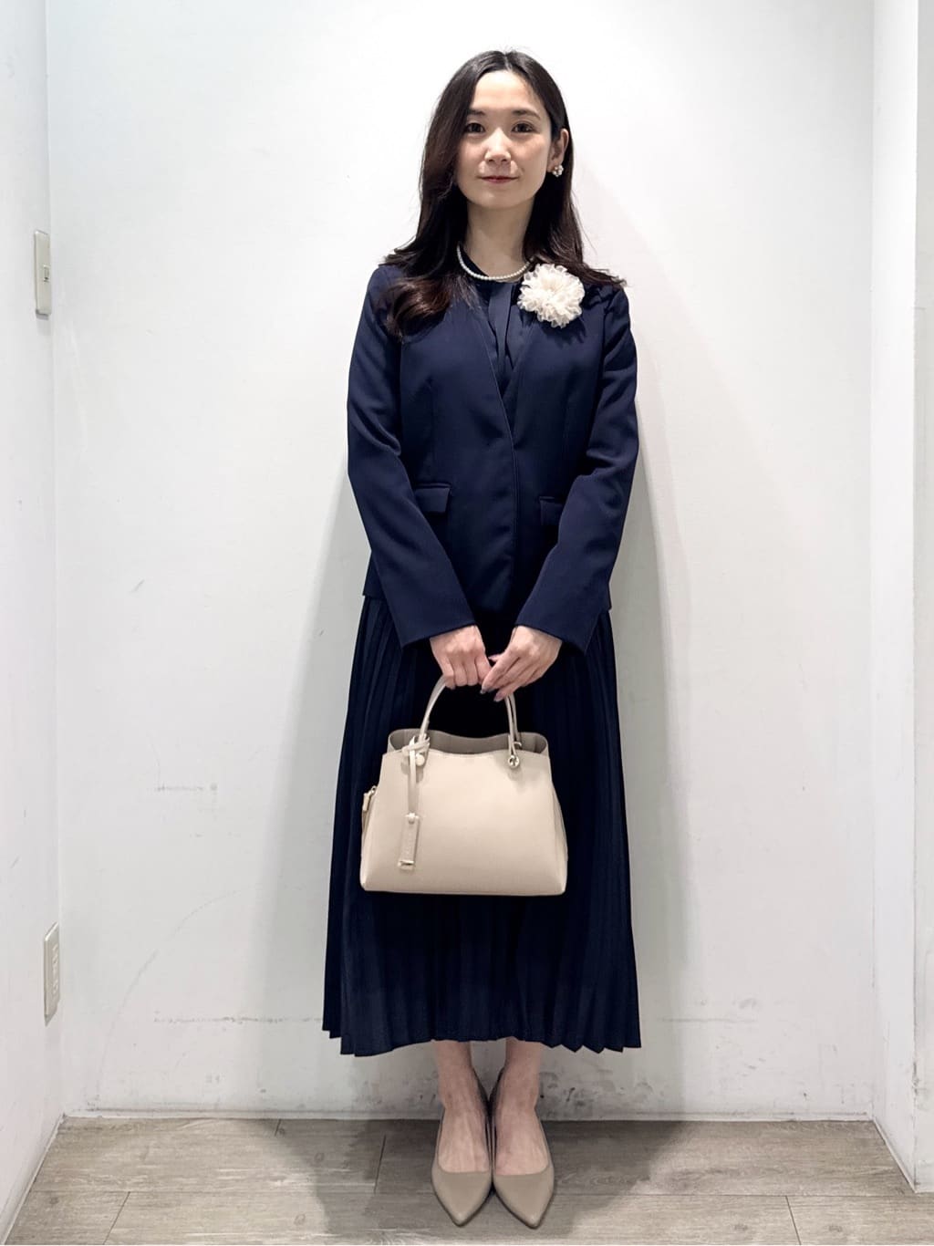yuicciさんの「OPAQUE.CLIP｜《通勤／セットアップ対応》 パイピングVネックジャケット【洗濯機OK】」を使ったコーディネート