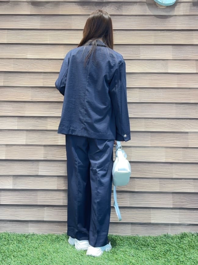 himiさんの「SHOO･LA･RUE｜【UV/抗菌防臭/洗濯機可】小さめロゴの大人スムースロンT」を使ったコーディネート
