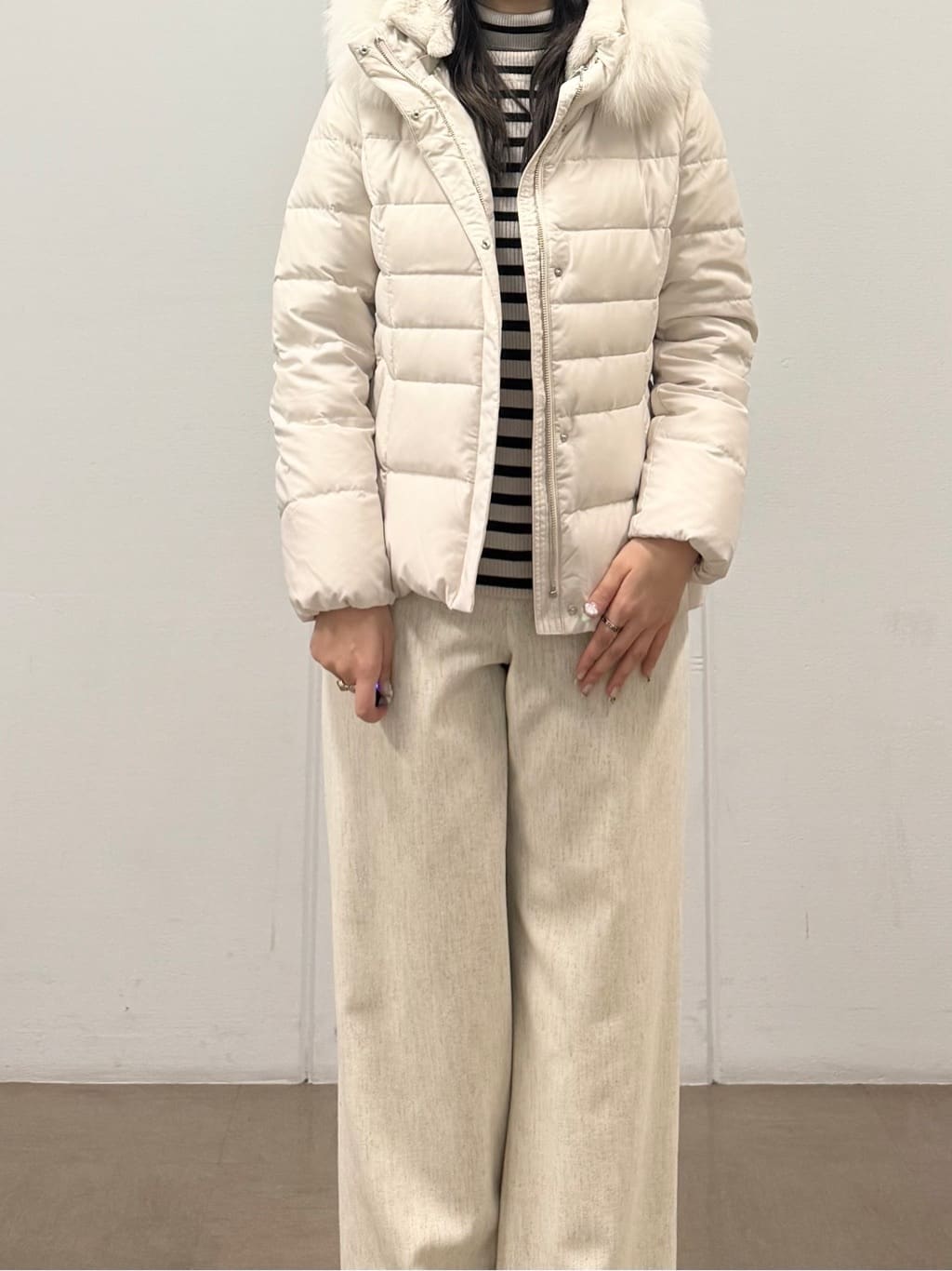 mizukiさんの「INDIVI｜【名品／撥水／抗菌防臭】ショート丈リサイクルダウンコート」を使ったコーディネート