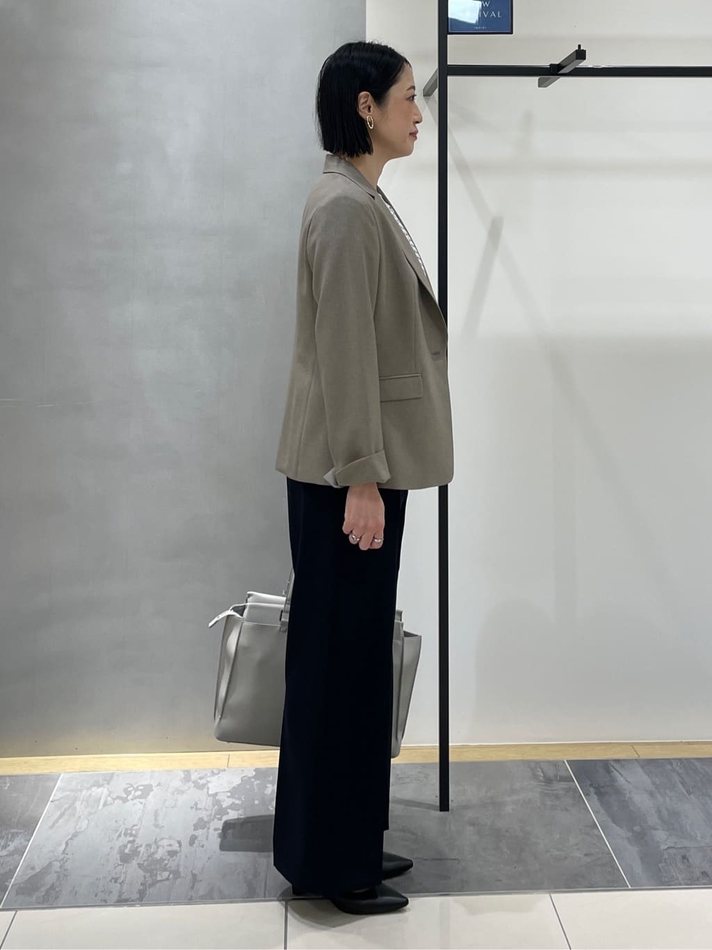 shihoさんの「INDIVI｜【洗える／透けにくい】ダイヤ柄プリントブラウス」を使ったコーディネート