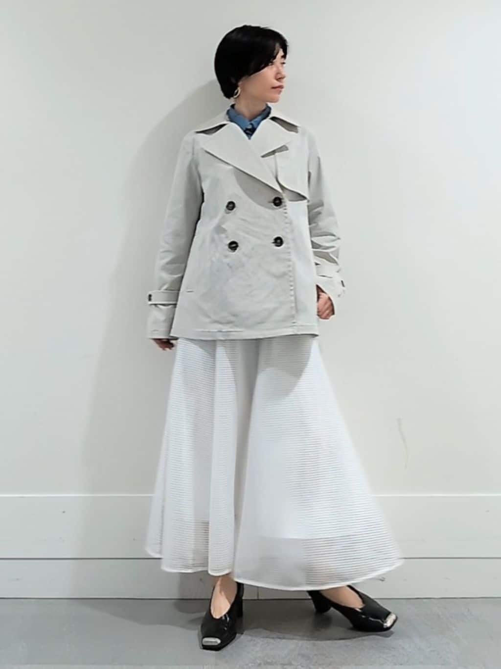 ミズタさんの「UNTITLED｜【定番人気/はっ水/洗える】タスランショートトレンチコート」を使ったコーディネート