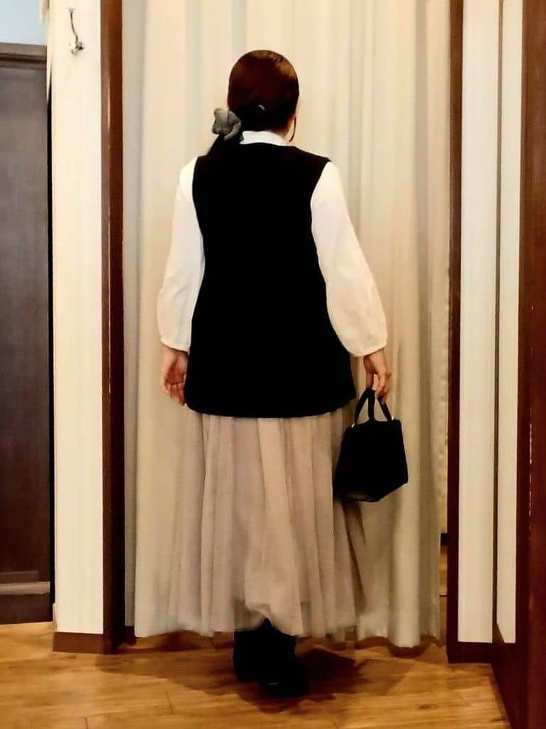 みーあさんの「SHOO･LA･RUE｜【洗濯機可/S-3L】リボンボウタイが魅力　大人の華やかブラウス」を使ったコーディネート