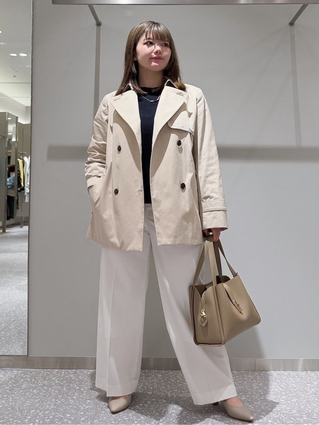 emikaさんの「INDIVI｜【花粉付着防止／撥水／UVケア】名品トレンチコート」を使ったコーディネート