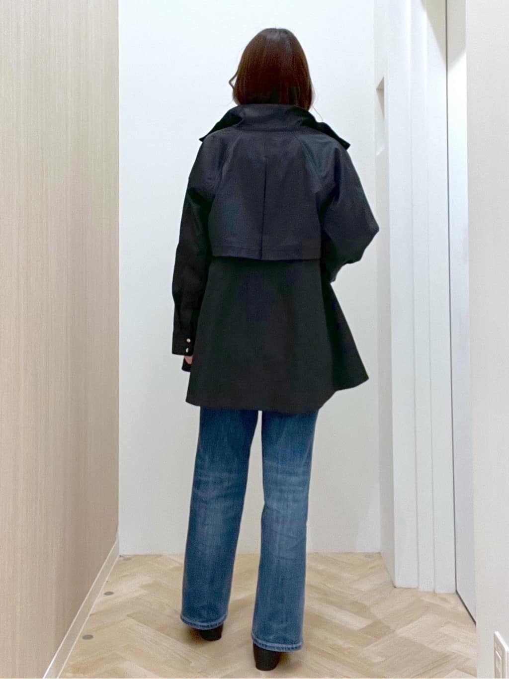  おまつさんの「grove｜【撥水／シルエット2WAY】羽織るだけでサマになる、スタンドネックテントラインコート」を使ったコーディネート