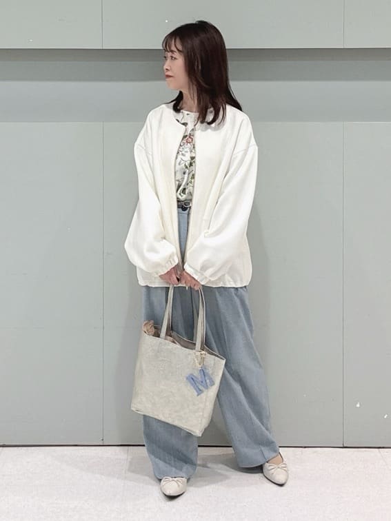 makiさんの「UNTITLED｜【花柄/洗える】ボタニカルブラウス」を使ったコーディネート