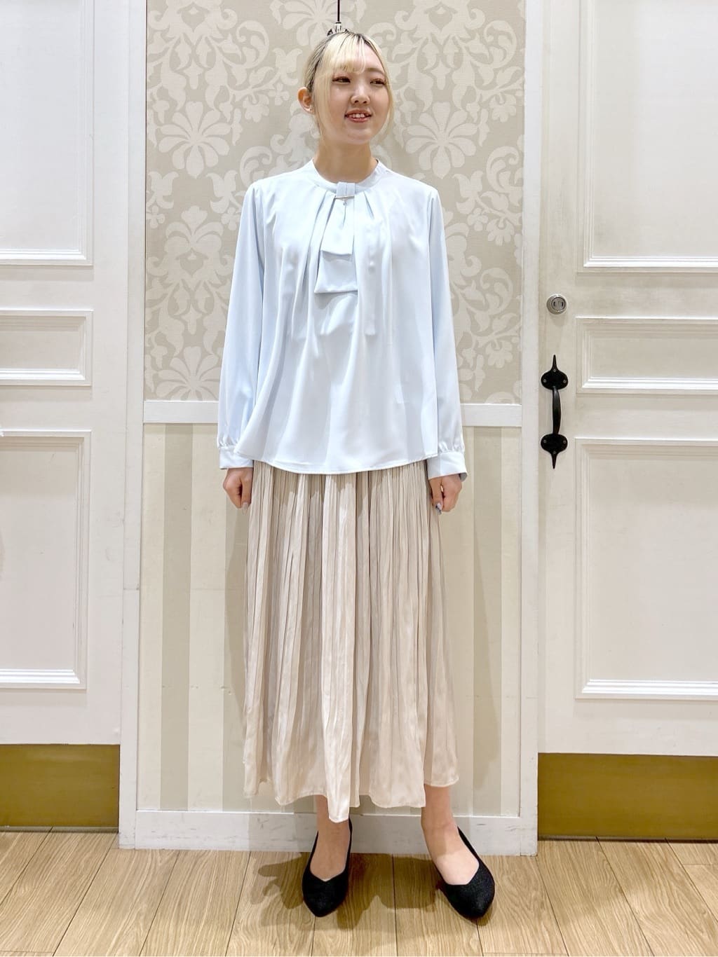 望 愛さんの「grove｜【マシンウォッシュ/防シワ/UVカット】ボウタイブラウス【マルチWAY】」を使ったコーディネート