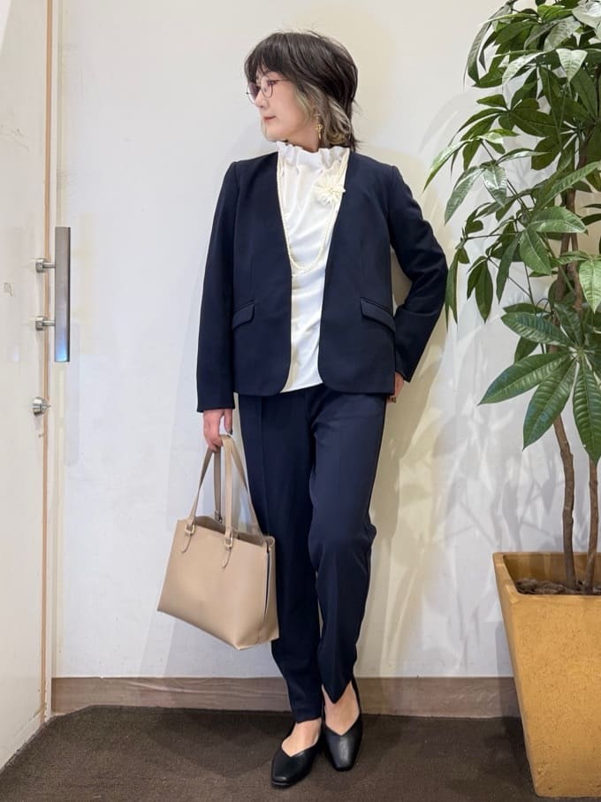 misakiさんの「SHOO･LA･RUE｜【洗濯機可/セットアップ可/S-3L】きちんと楽に。カットジョーゼットノーカラージャケット」を使ったコーディネート
