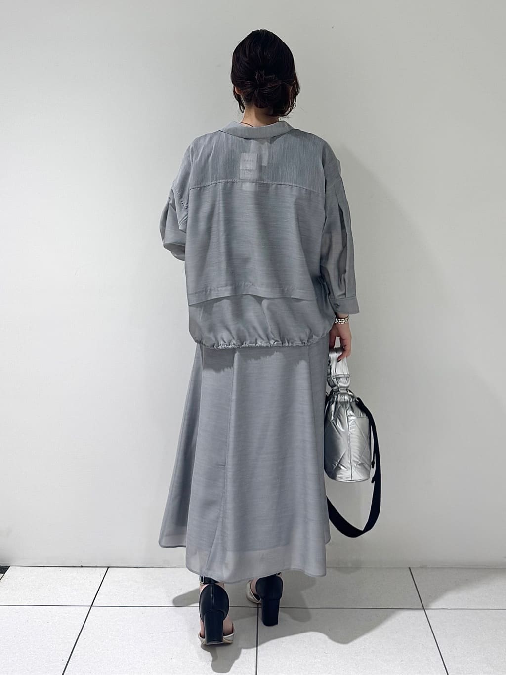 そんさんの「INDIVI｜【接触冷感／洗える／2WAY】ドロスト付 シアーシャンブレーシャツ」を使ったコーディネート
