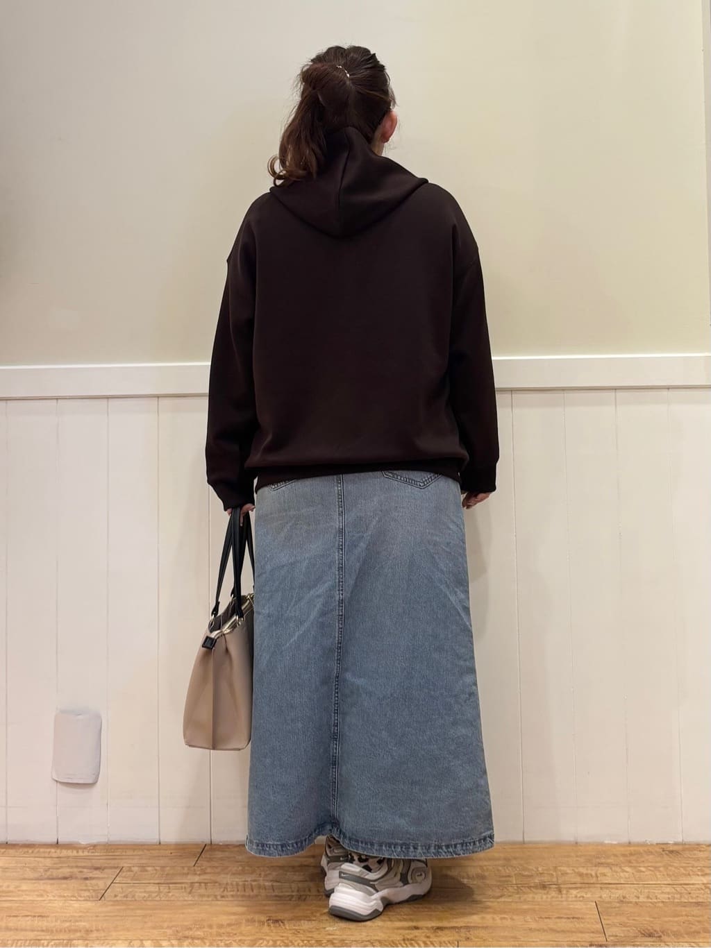 ハチさんの「SHOO･LA･RUE｜【洗濯機可/S-LL】ほどよいゆとりの もちっとやわらかリブニット」を使ったコーディネート
