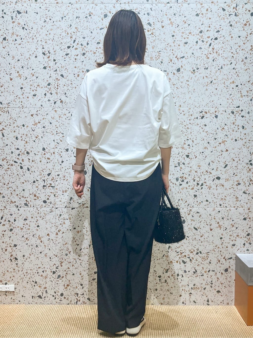 さくらさんの「OPAQUE.CLIP｜リラクシーロゴプリントTシャツ【洗濯機OK】」を使ったコーディネート