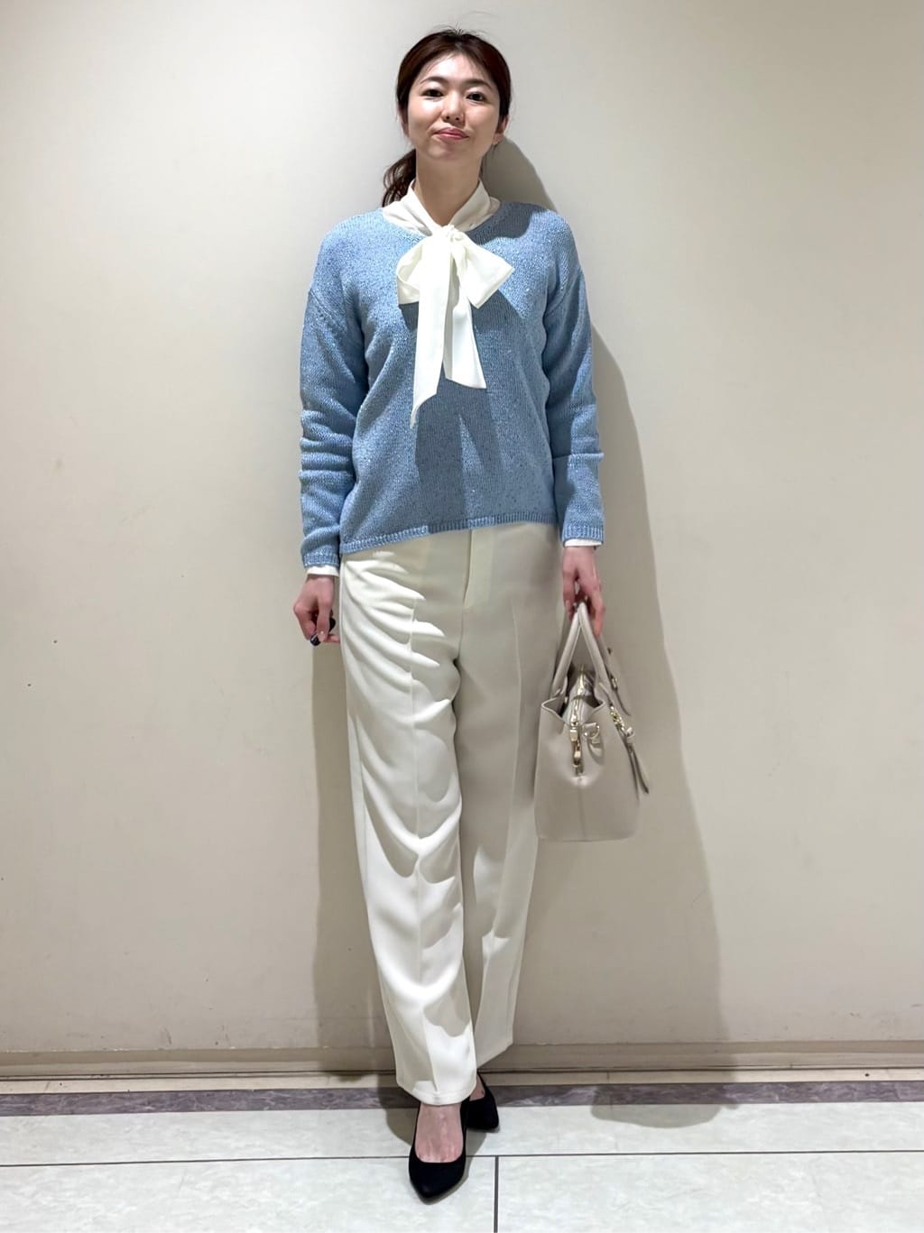 sakiさんの「COUP DE CHANCE｜【手洗い可】ラメ混Vネックニット」を使ったコーディネート
