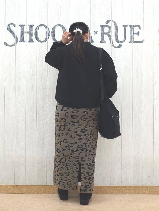 とろろさんの「SHOO･LA･RUE｜【S-LL】美しいシルエット お花ロープ刺繍ダンボールトップス」を使ったコーディネート