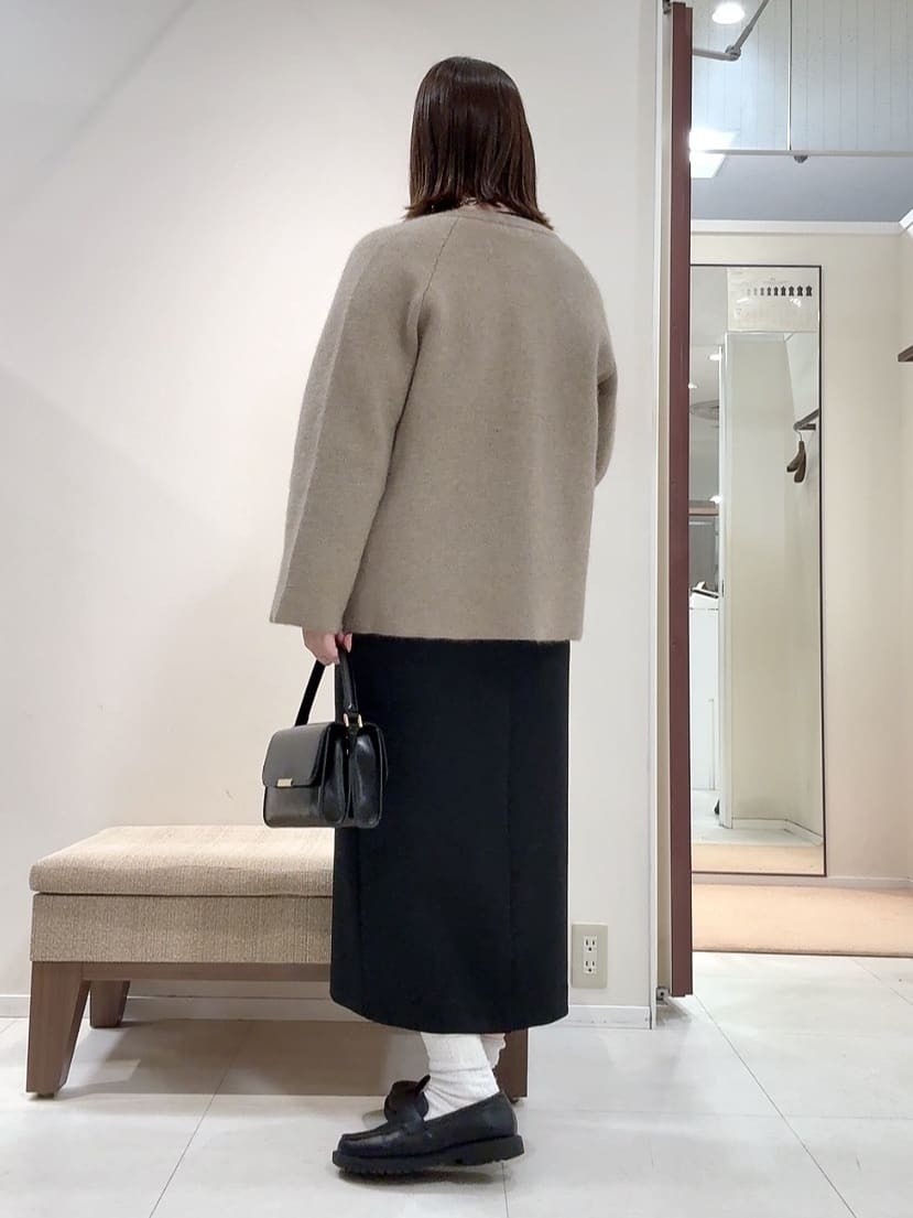 YUIさんの「UNTITLED｜【アンサンブル可/洗える】シルクウールカシミヤ ドルマンスリーブニット」を使ったコーディネート