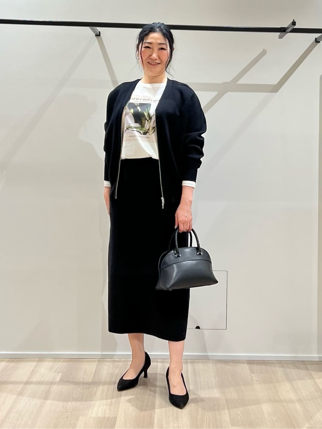 TOMOMIさんの「UNTITLED｜【コットン100/洗える】フォトロングTシャツ」を使ったコーディネート