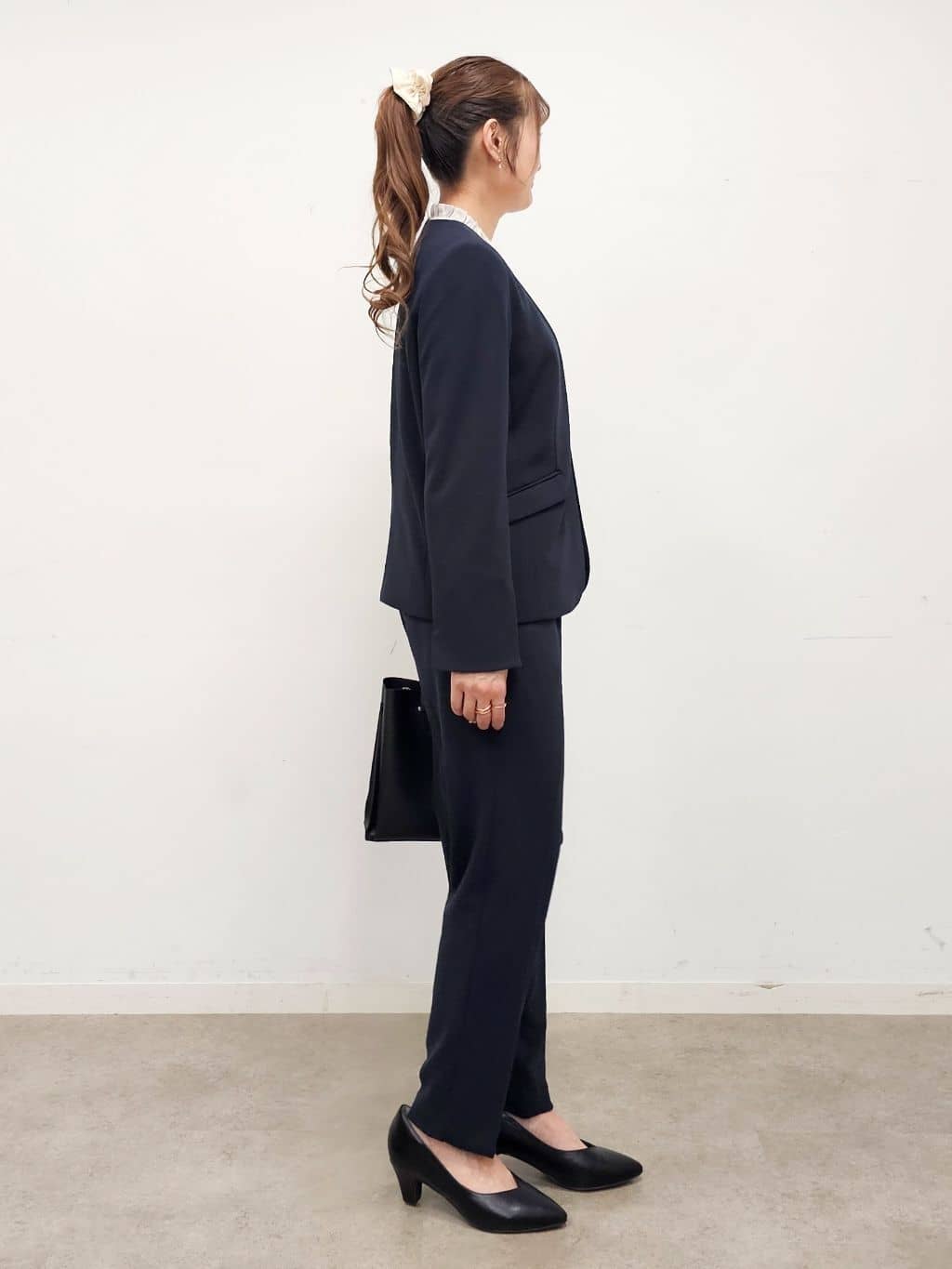 ゆゆさんの「SHOO･LA･RUE｜【洗濯機可/セットアップ可/S-3L】きちんと楽に。カットジョーゼットノーカラージャケット」を使ったコーディネート