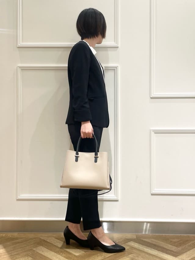 SOさんの「SHOO･LA･RUE｜【洗濯機可/セットアップ可/S-3L】きちんと楽に。カットジョーゼットノーカラージャケット」を使ったコーディネート