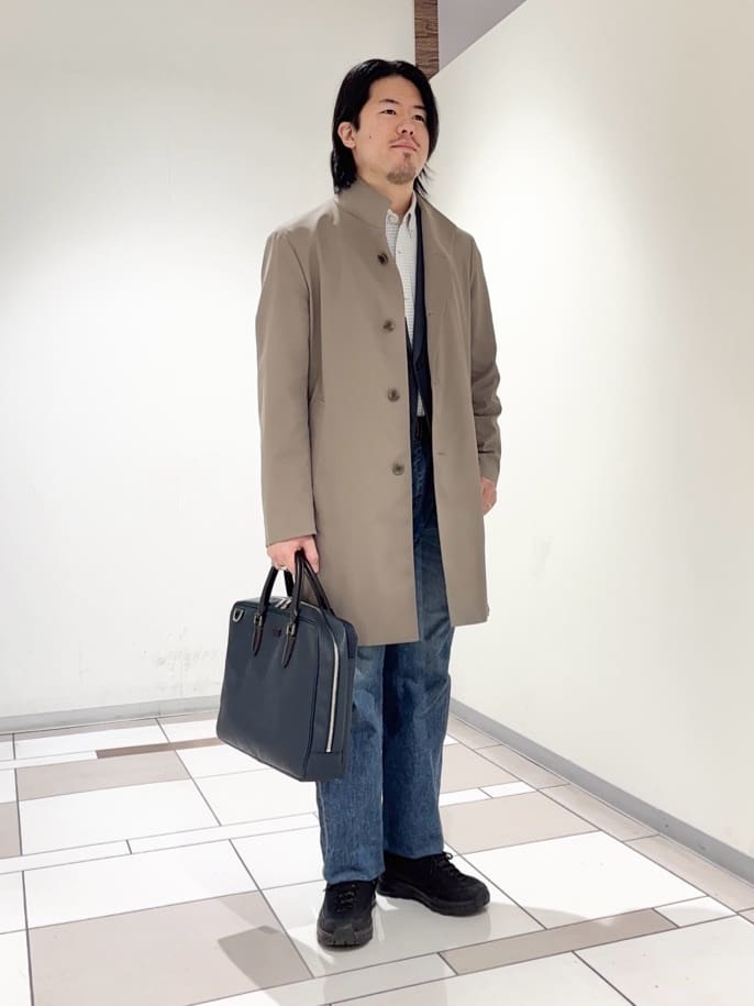 及川さんの「TAKEO KIKUCHI｜撥水ツイル スタンドカラー コート」を使ったコーディネート