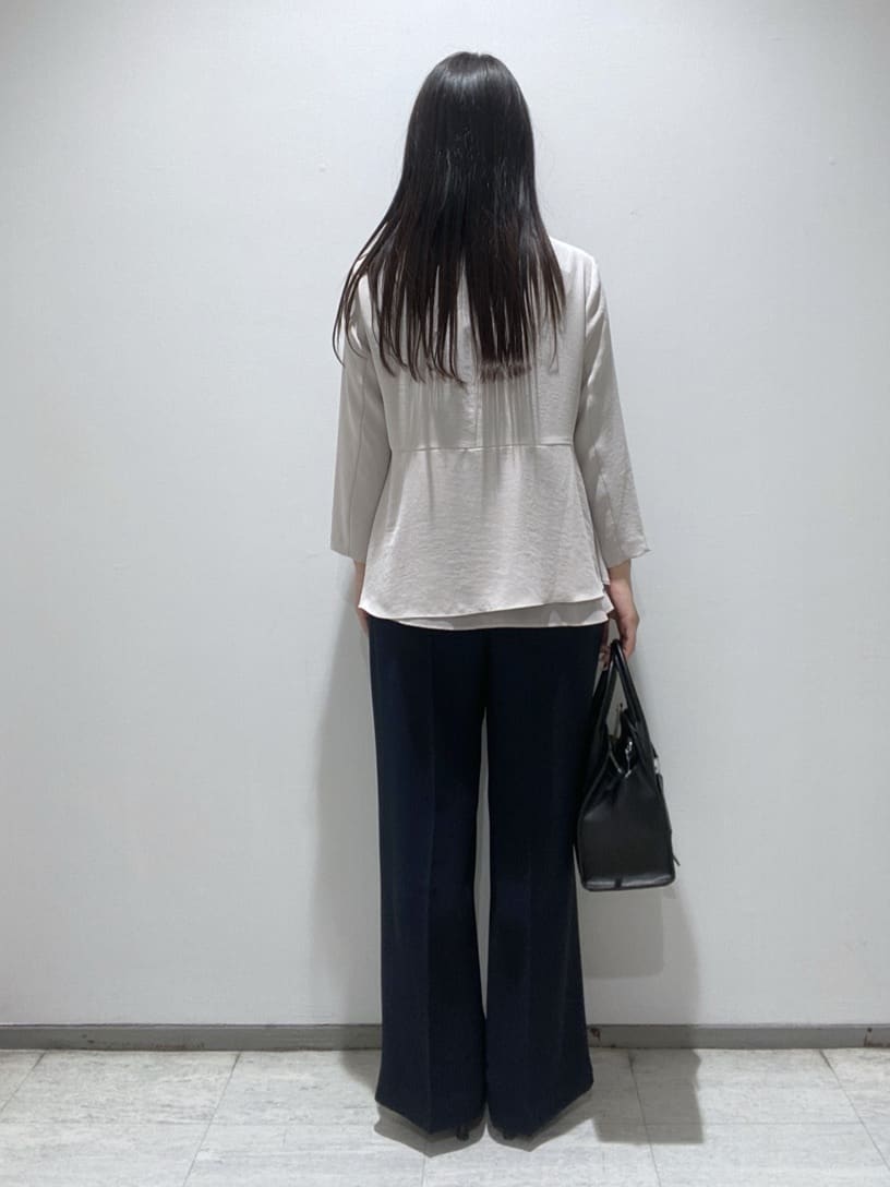 meiさんの「INDIVI｜【洗える／UVケア／SETUP可】着る日傘ペプラムブラウス」を使ったコーディネート