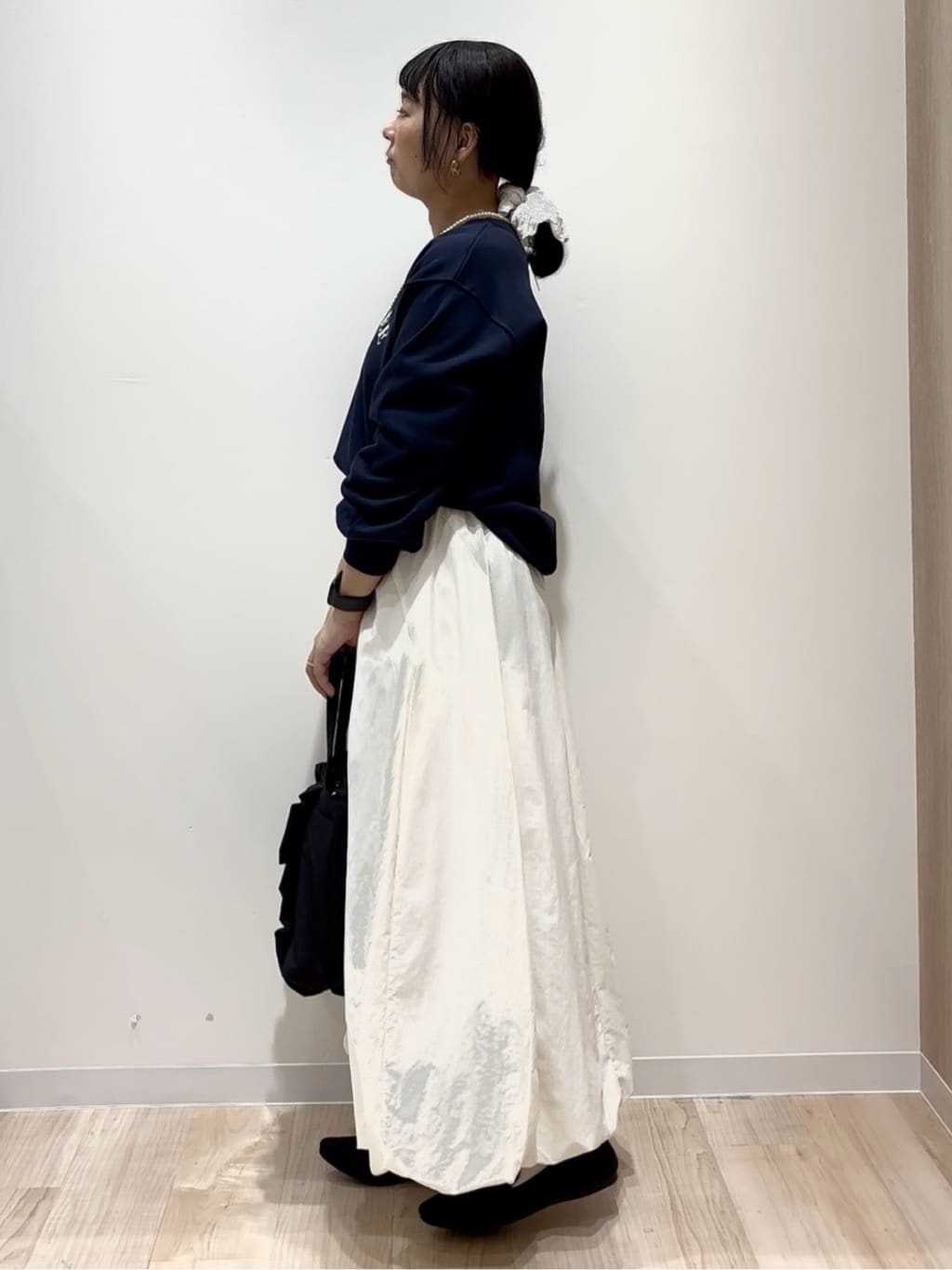 miraiさんの「grove｜軽やかに揺れて、旬のムードを纏う エスカルゴバルーンスカート」を使ったコーディネート