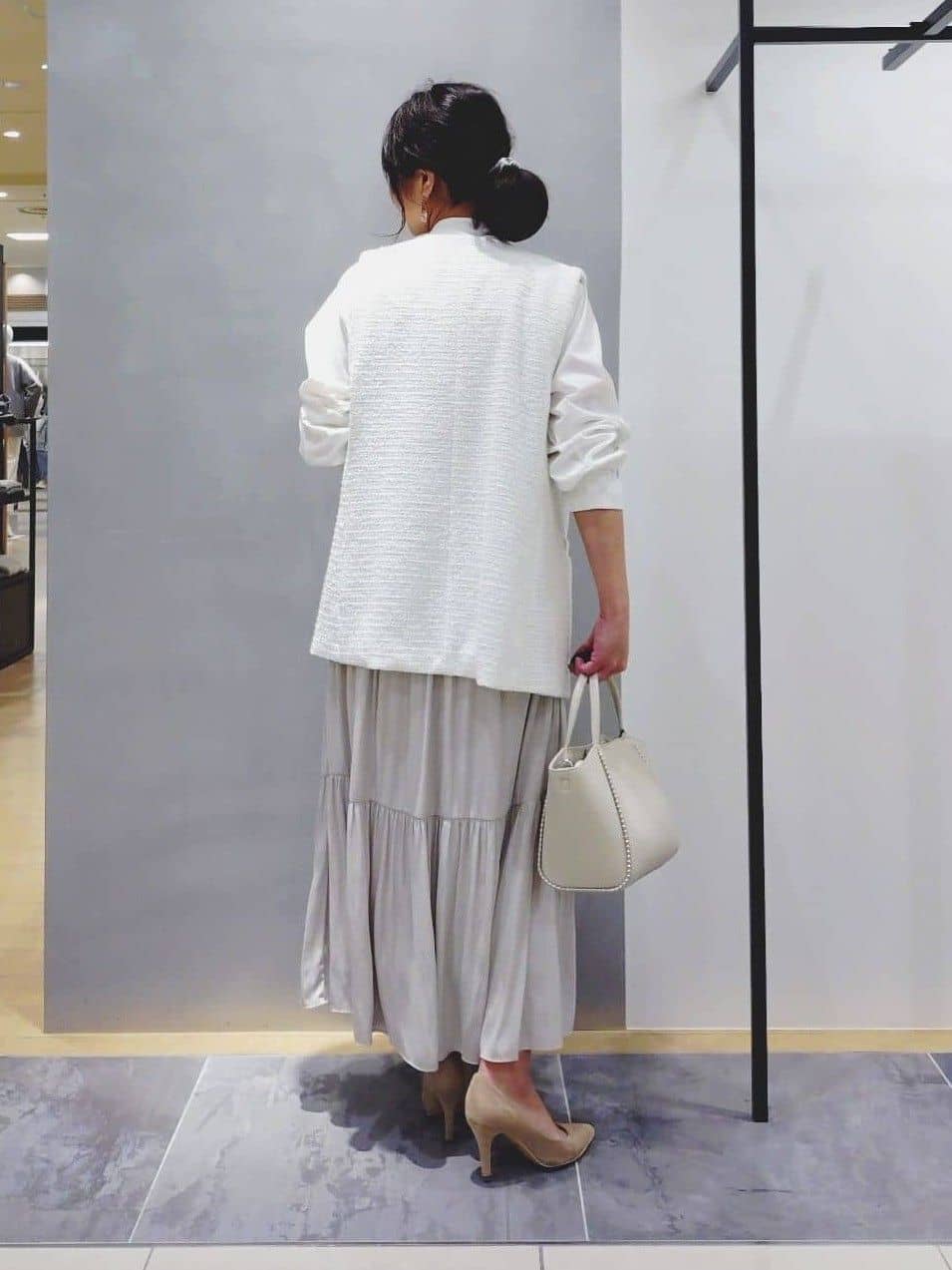 TOMOMIさんの「INDIVI｜【2点セット／洗える】ツイードジレ＆ボウタイブラウス」を使ったコーディネート