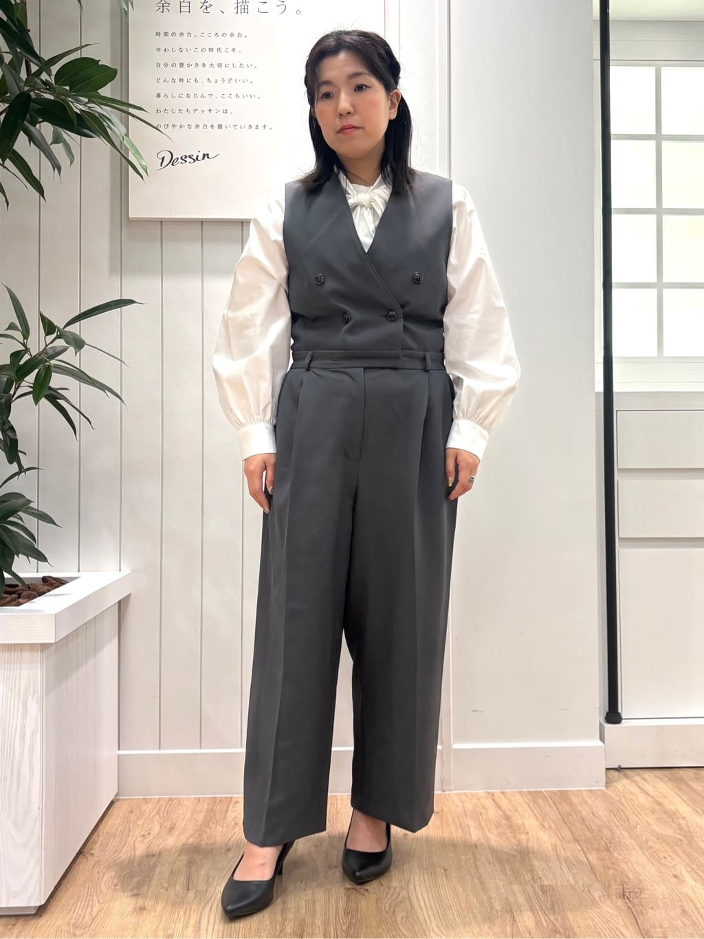 tomokoさんの「Dessin｜【洗える】セットアップ風ジレオールインワン」を使ったコーディネート