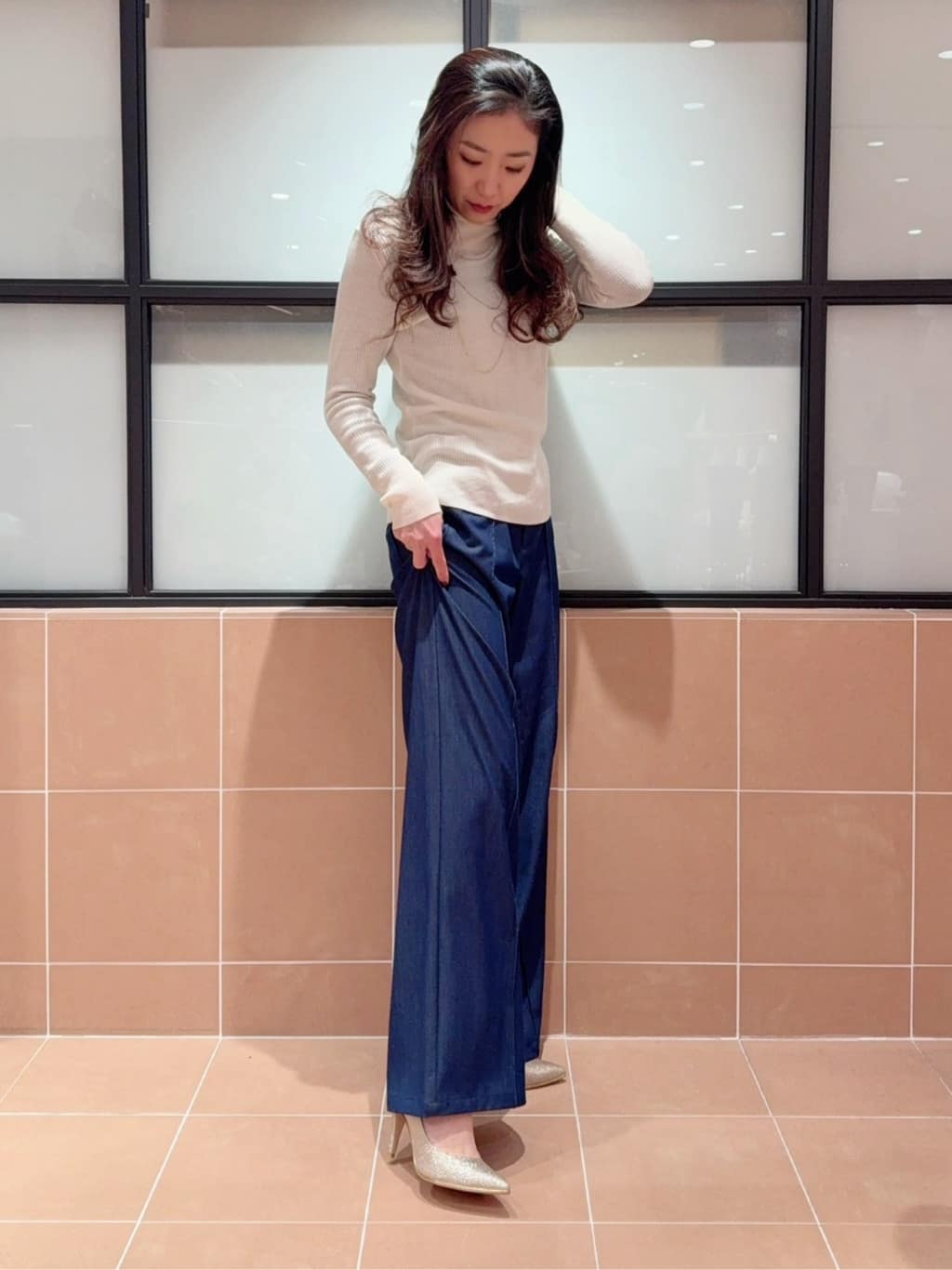 kaoriさんの「ESPERANZA｜◆【12時間パンプス】約8.5㎝／ラメ素材　歩きやすくて疲れにくい」を使ったコーディネート