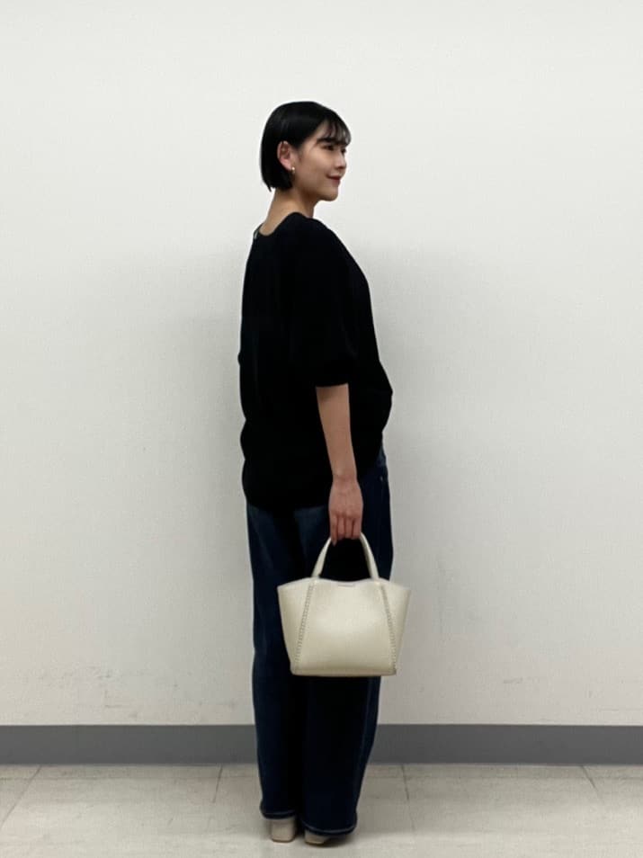 hinanoさんの「INDIVI｜【洗える／UVケア／マットサテン】Vネックドルマンスリーブブラウス」を使ったコーディネート