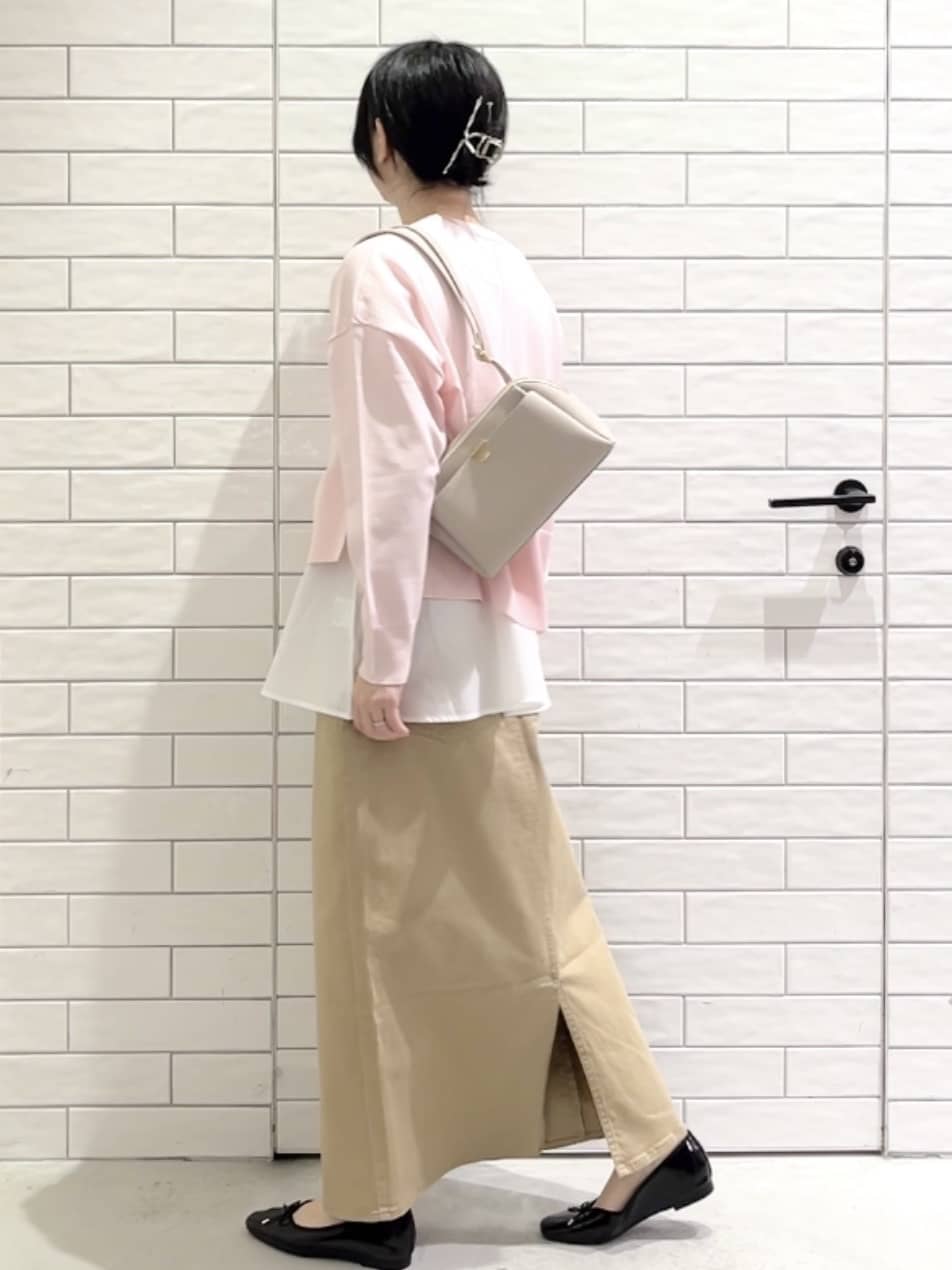 しおりさんの「OPAQUE.CLIP｜《ツインセット》ワイドニット&times;裾フレアタンクトップ【洗濯機OK】」を使ったコーディネート
