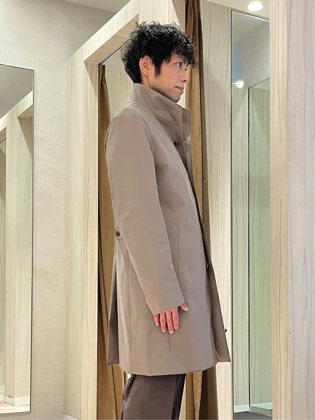 URAさんの「TAKEO KIKUCHI｜撥水ツイル スタンドカラー コート」を使ったコーディネート