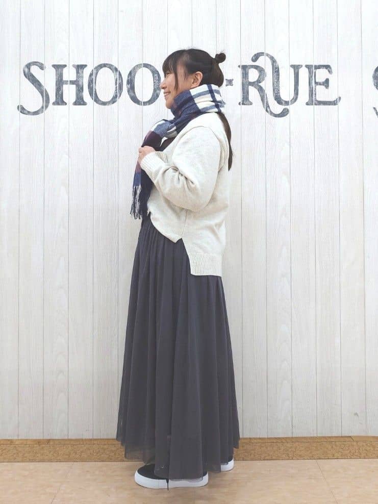 とろろさんの「SHOO･LA･RUE｜【S-LL/洗濯機可】ふわふわがやみつきになる柔らかさ スウェットライクロゴニット」を使ったコーディネート