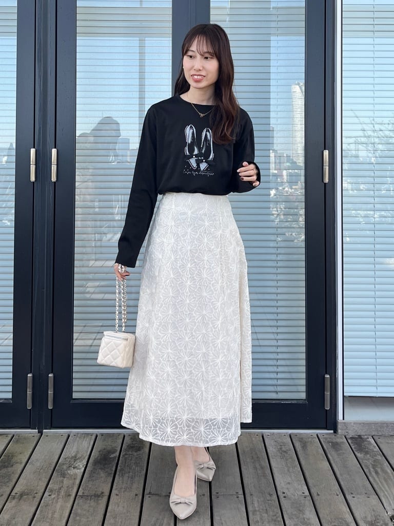 はばさんの「Couture brooch｜【綿100％・洗える】パリジェンヌ プリントTシャツ」を使ったコーディネート