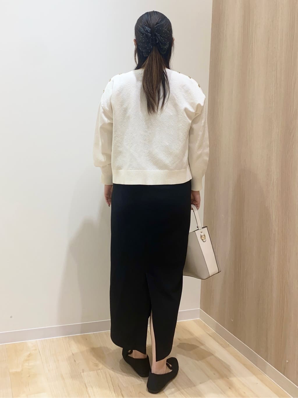 HANAさんの「grove｜【おうちで洗える】顔周りすっきり、ボートネックニット」を使ったコーディネート