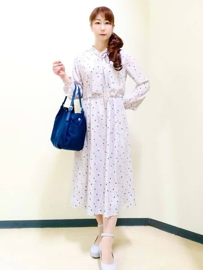 花さんの「Reflect｜【セレモニー／通勤／おでかけに◎】フラワープリントボウタイワンピース」を使ったコーディネート