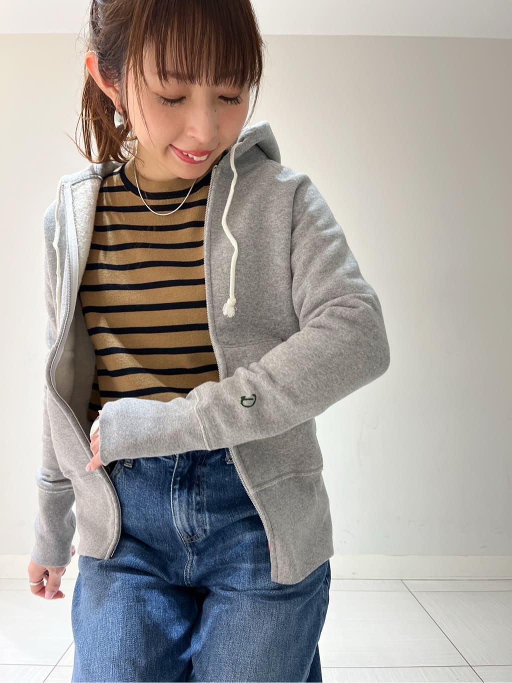 じゅんさんの「DRESSTERIOR｜デキシー吊裏毛ジップアップパーカ」を使ったコーディネート