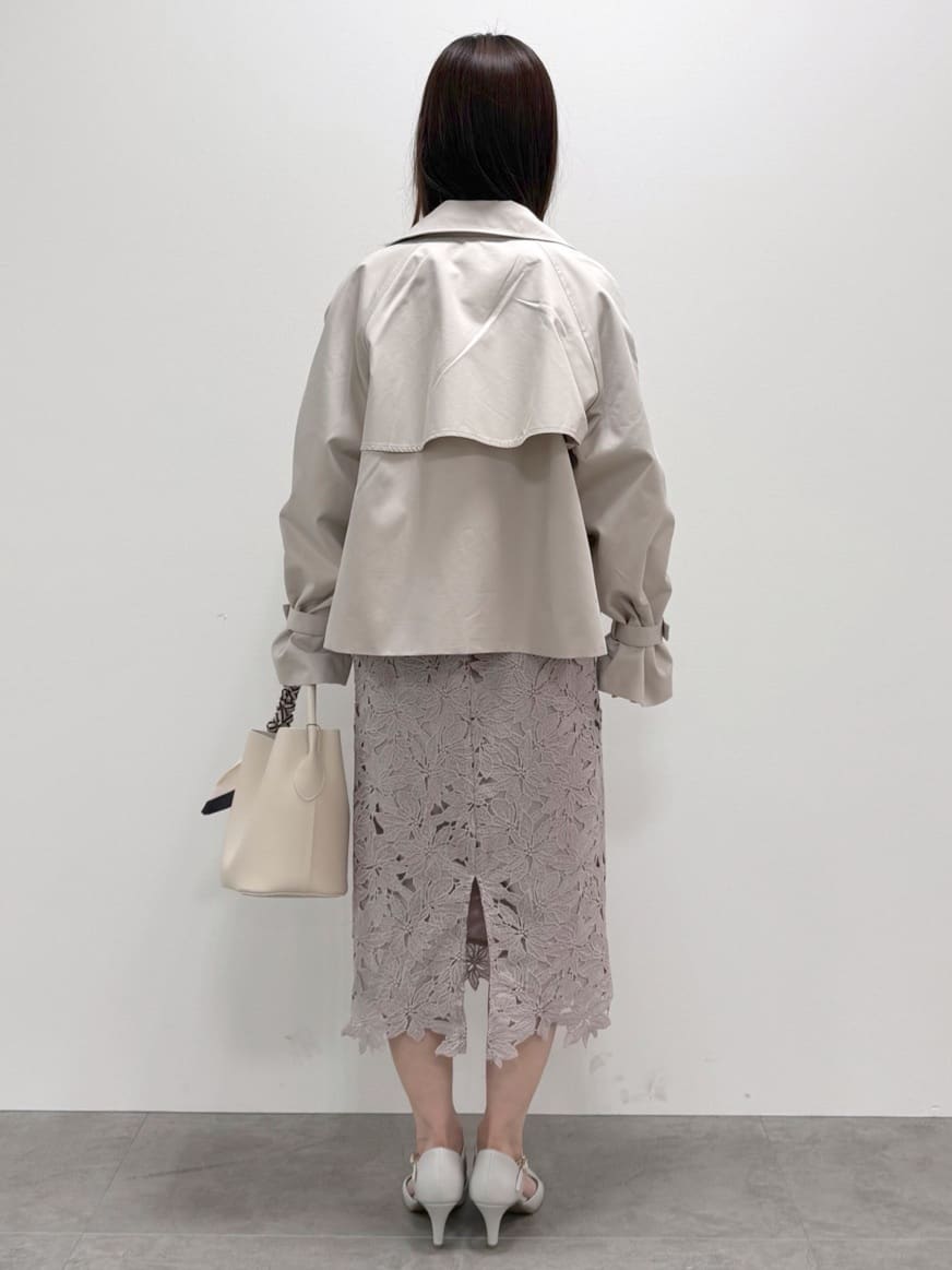 kozuさんの「index｜キャンディスリーブショートトレンチコート【洗濯機OK／撥水／防花粉】《5col》」を使ったコーディネート