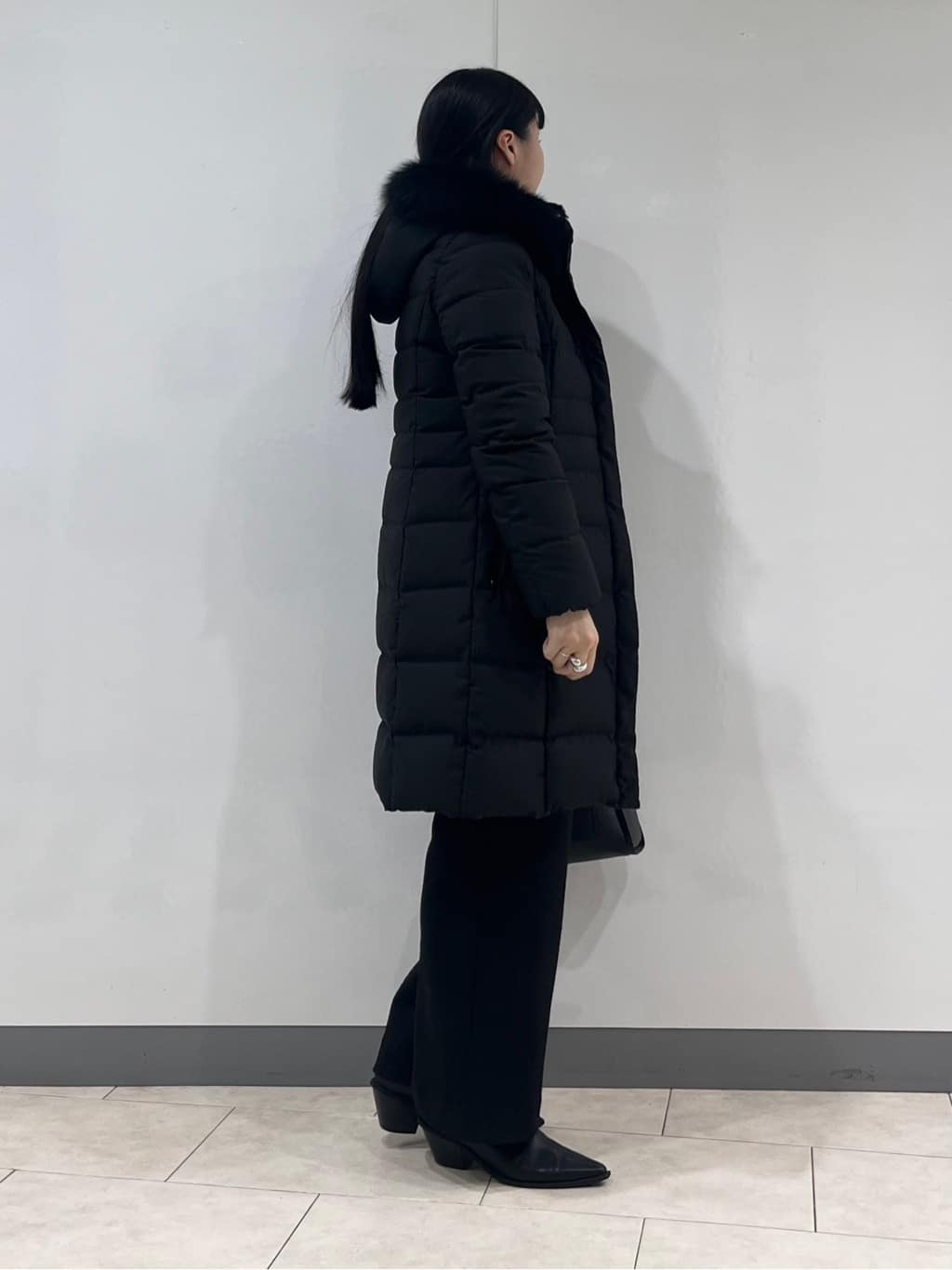 hasuさんの「INDIVI｜【名品／撥水／抗菌防臭】ロング丈リサイクルダウンコート」を使ったコーディネート