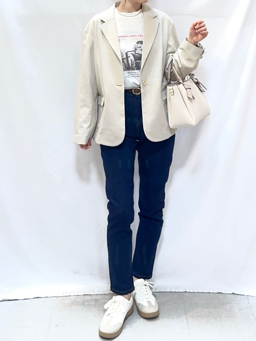 𝐇𝐢𝐫𝐨𝐦𝐢さんの「SHOO･LA･RUE｜【S-LL/セットアップ可/イージーケア/UV】オンにもオフにも 軽やかシングルジャケット」を使ったコーディネート